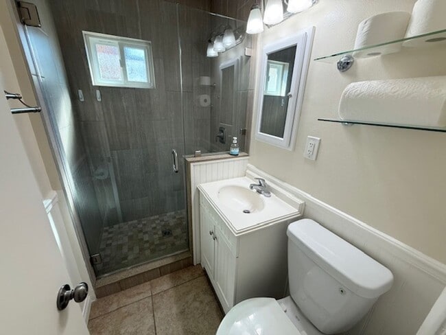 Building Photo - WONDERFUL LAKEWOOD HOME-NEW ON MARKET!!