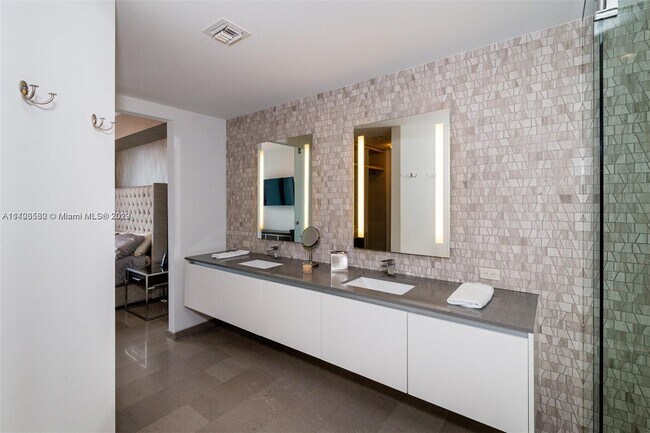 Building Photo - 88 SW 7th St