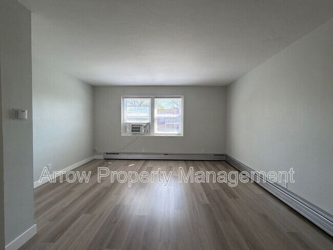 Building Photo - 805 S 11th St