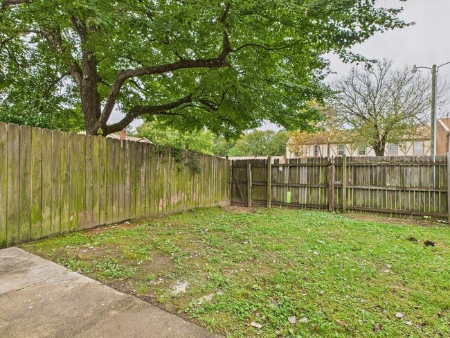 Building Photo - 783 Pleasant St