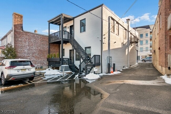 Building Photo - 266 Morris Ave