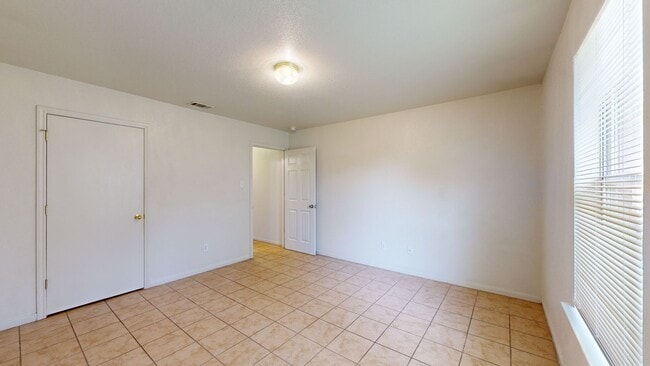 Building Photo - ALL TILE DUPLEX IN HARKER HEIGHTS!!!!!