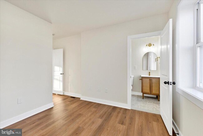 Building Photo - 33 S Morley St