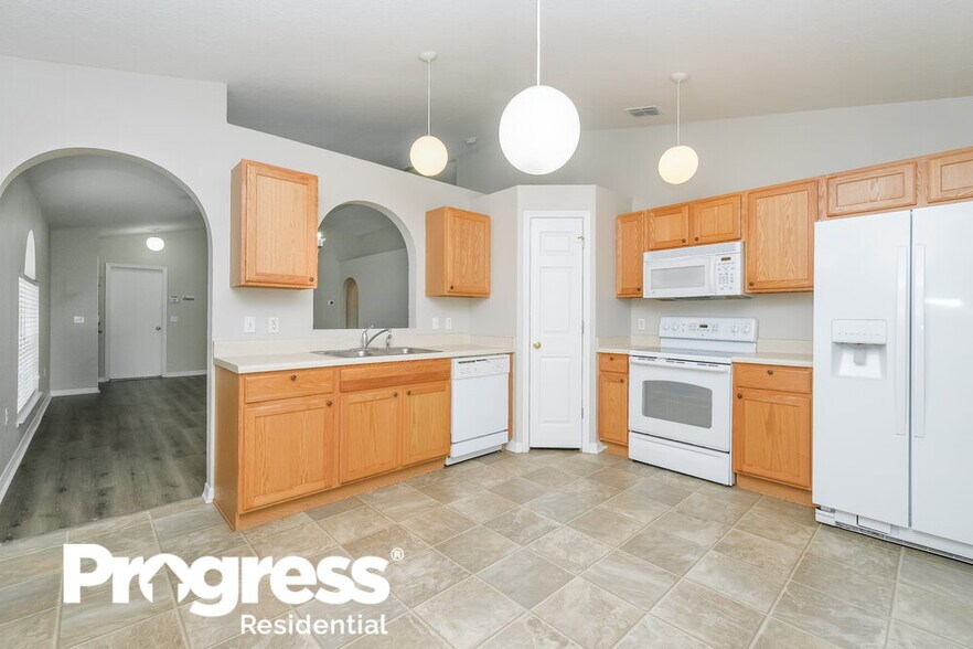 Building Photo - 927 Brenton Leaf Dr