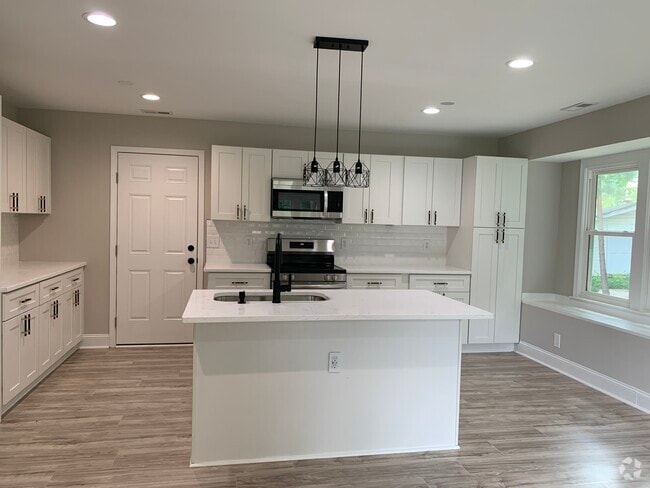 Kitchen (common area) - 2824 Wyncote Dr
