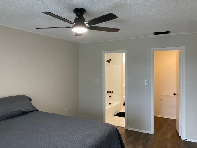 Building Photo - 3774 Lake Bayshore Dr