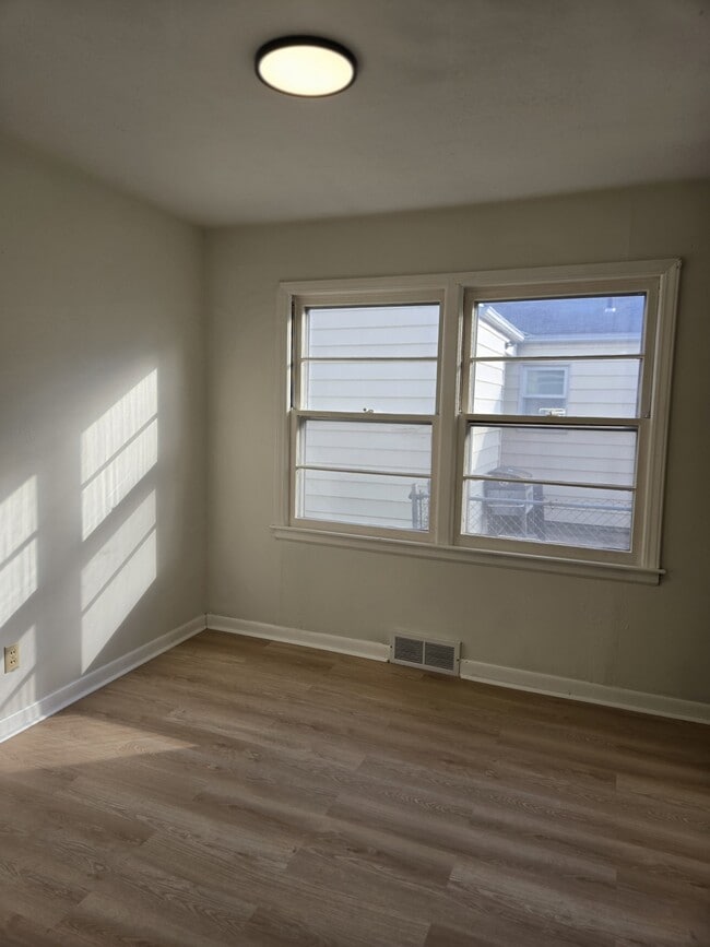 Building Photo - 1219 N Harding Ave