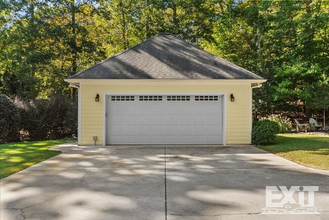 Building Photo - Incredible Lake House in Gaston Heights