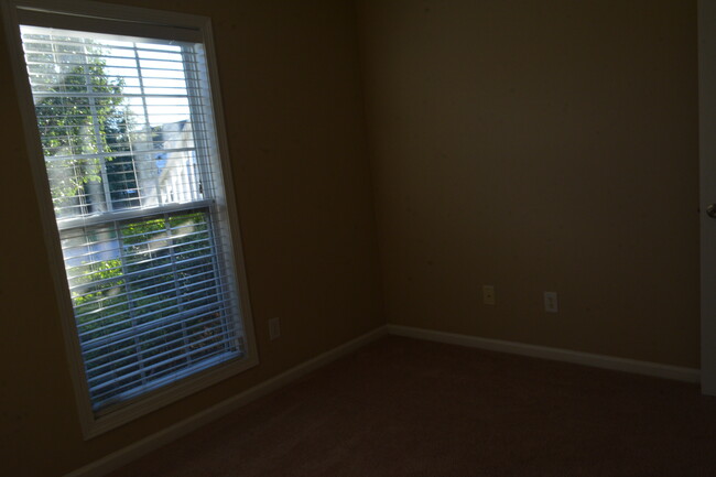 Building Photo - 3012 Nancy Dr