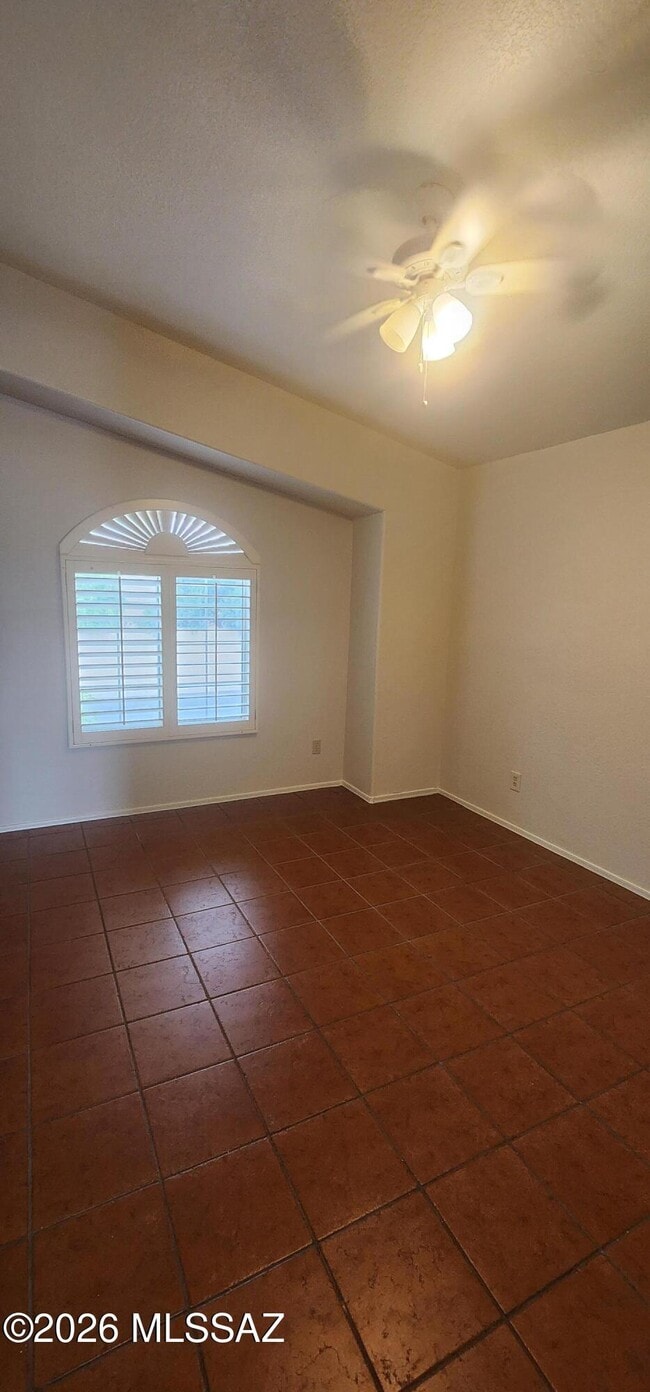 Building Photo - 71 E Windhill Dr