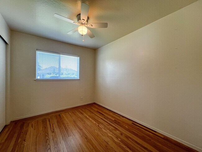 Building Photo - Charming 2 Bedroom, 1 Bathroom Home with Large Fenced Yard + Garage