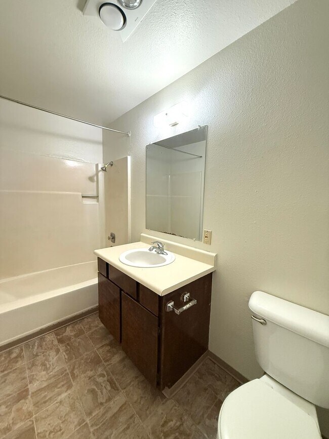 Building Photo - 330 Independence Cir