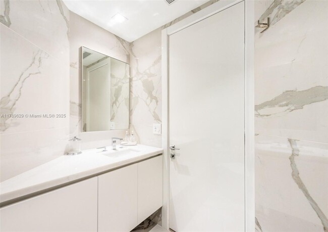 Building Photo - 888 Brickell Key Dr