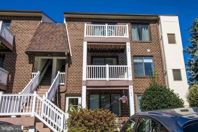 Building Photo - 6113 Hilltop Dr