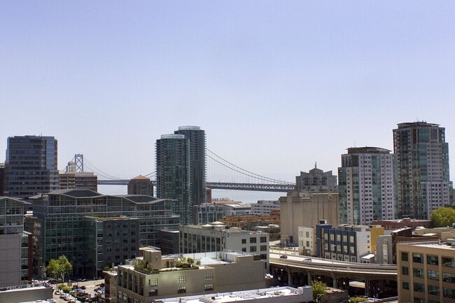 Building Photo - 1BR/1BA 837sqft! Condo! Parking! Laundry! ...