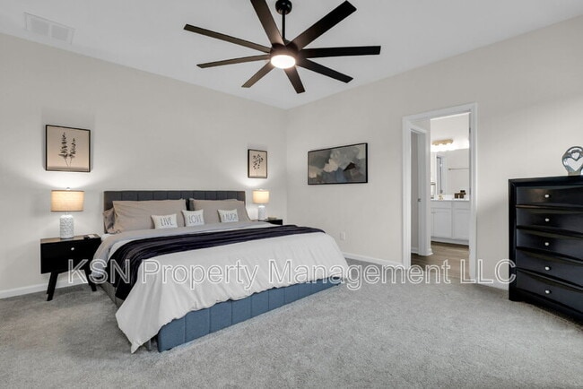 Building Photo - 107 Firefly Cir