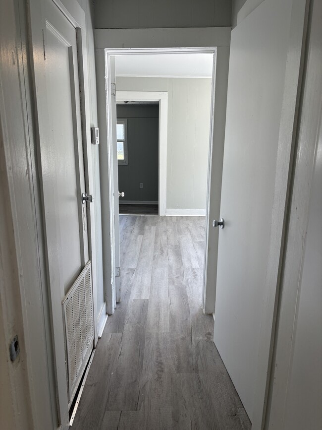 Building Photo - 801 N St Antoine St