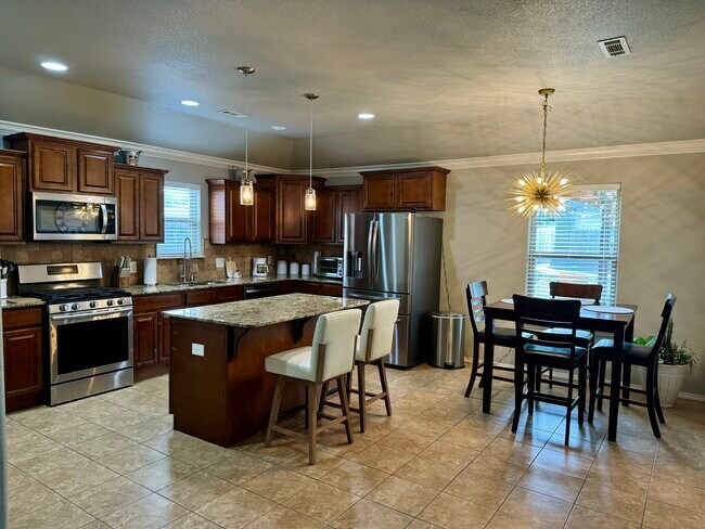 Building Photo - 2966 Springhill Ave