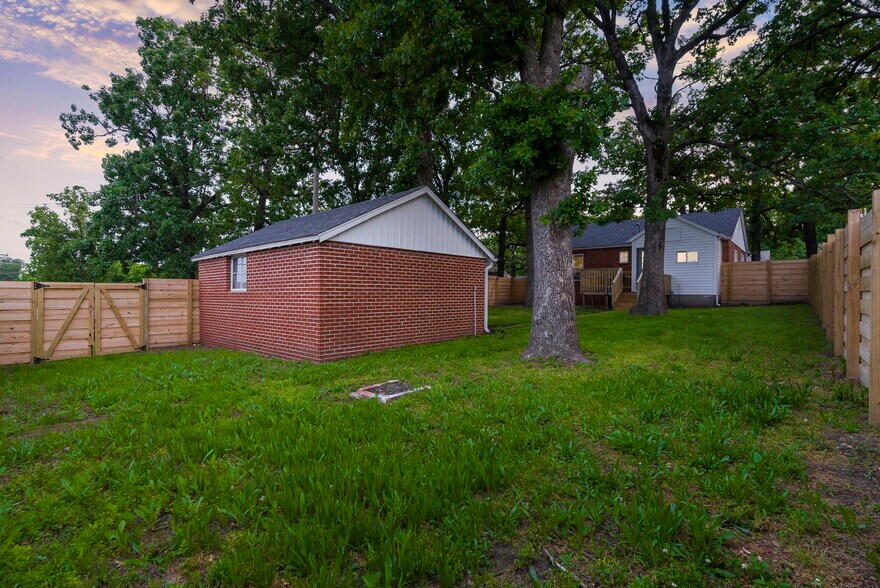 Building Photo - 3317 S Joplin Ave