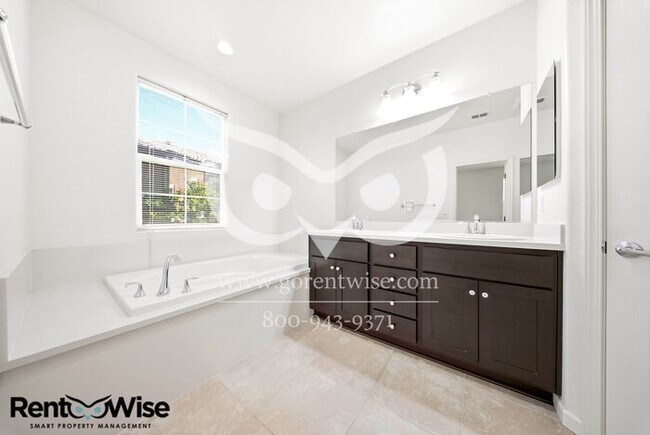 Building Photo - 1583 Sylvia St