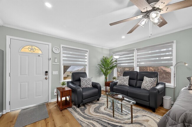 Building Photo - 407 Fairbanks St