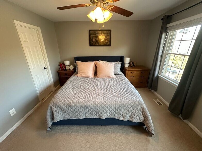 Building Photo - 1468 N Quinn St