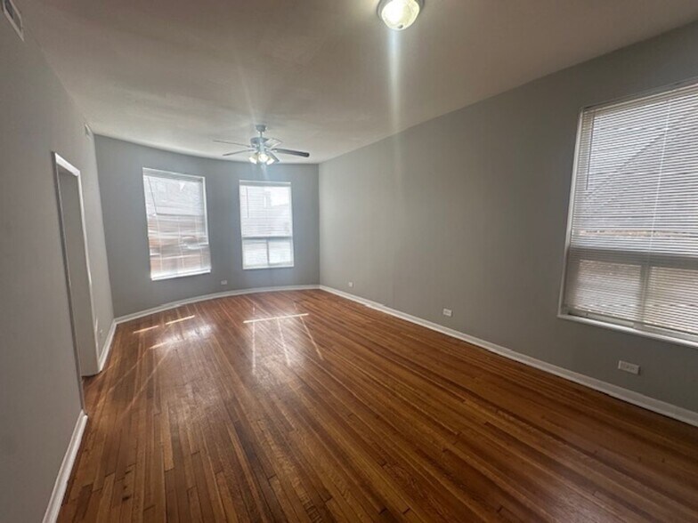 Primary Photo - 232 N Leamington Ave
