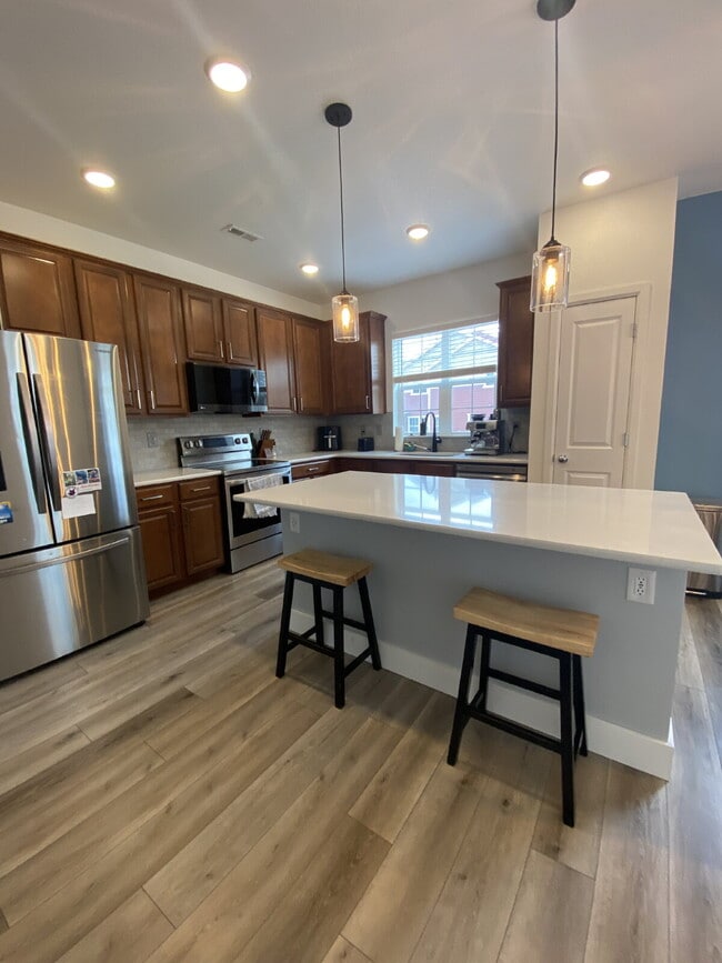 Building Photo - 3 bedroom - Shady Ridge