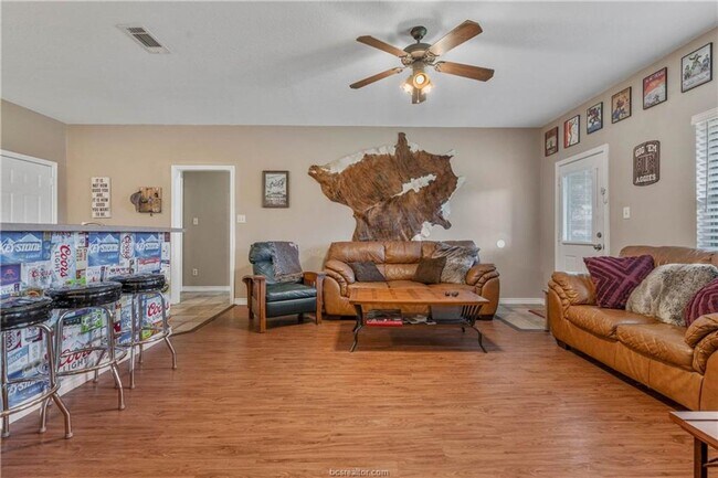 Building Photo - Available August 2026! Spacious 4 Bed House in South College Station!