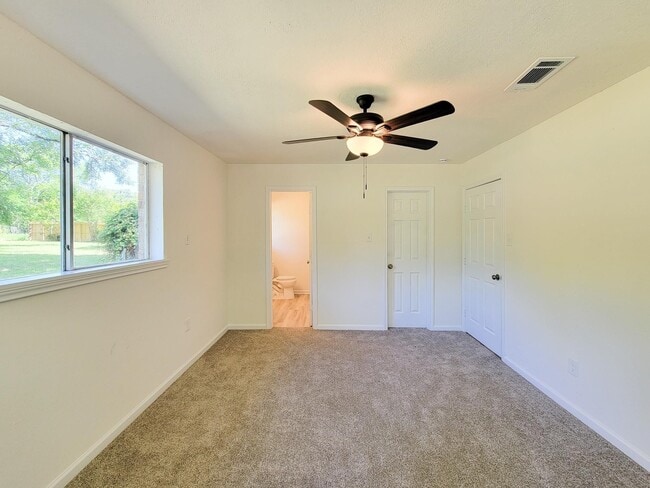 Building Photo - 6 Sowell Ln