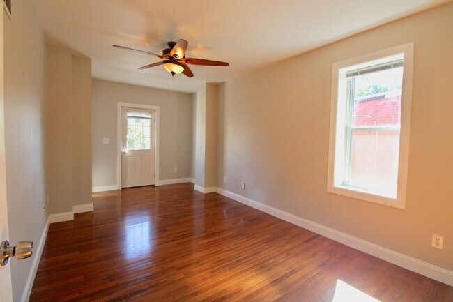 Building Photo - 437 Harris St