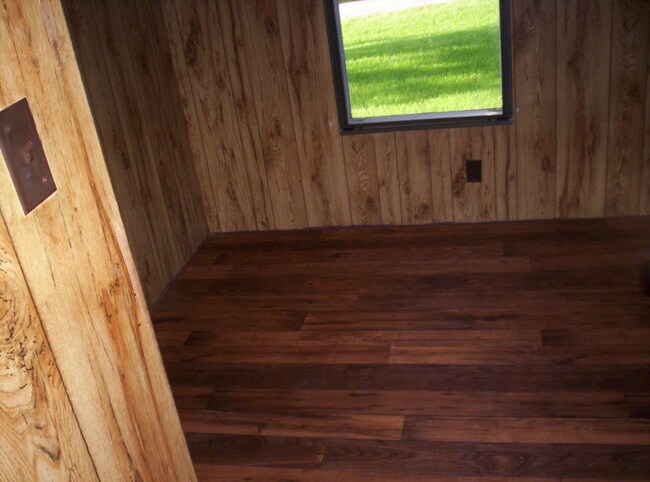 Building Photo - 547 Creekside Dr