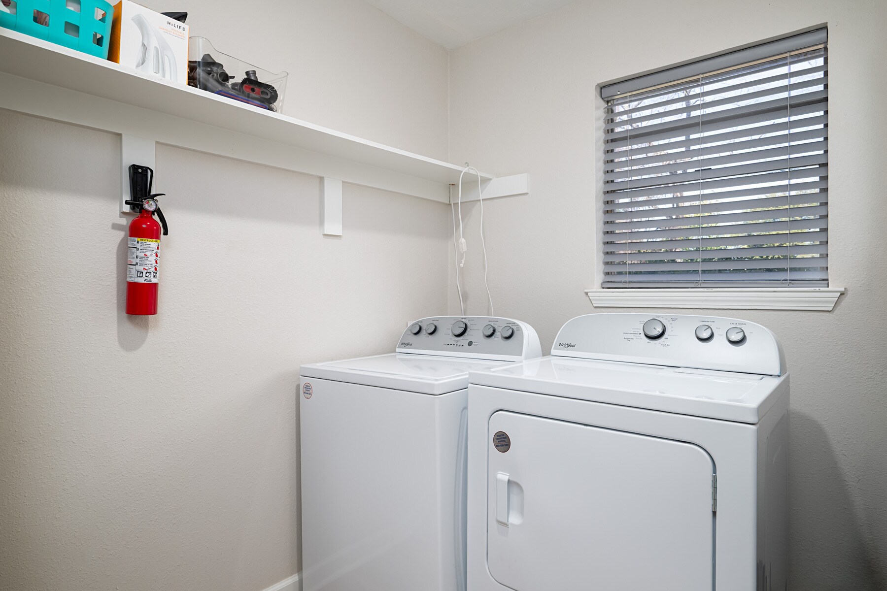 Building Photo - 1528 E Devine St