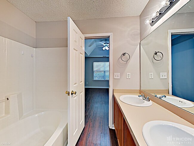 Building Photo - 121 Summer Vale Dr