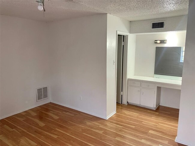 Building Photo - 2904 Sweeney Ln