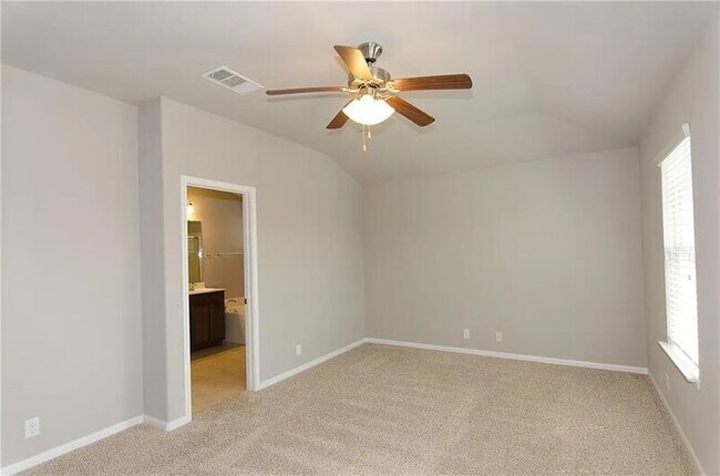 Building Photo - 3101 Davis Ln