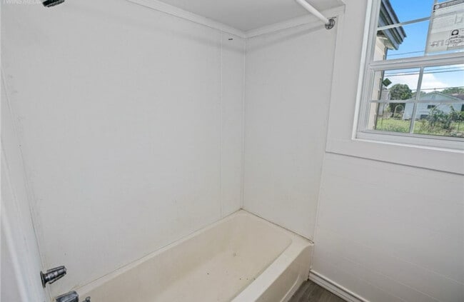 Building Photo - 1367 Normandy Dr