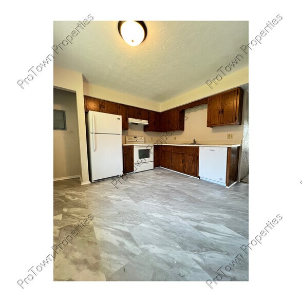 Building Photo - 698 Meadowood Ln