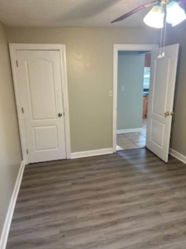 Building Photo - 3 Bedroom, 2 Bathroom Home