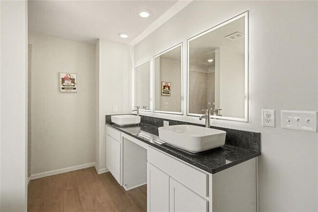 Building Photo - 318 Sandy Creek Dr