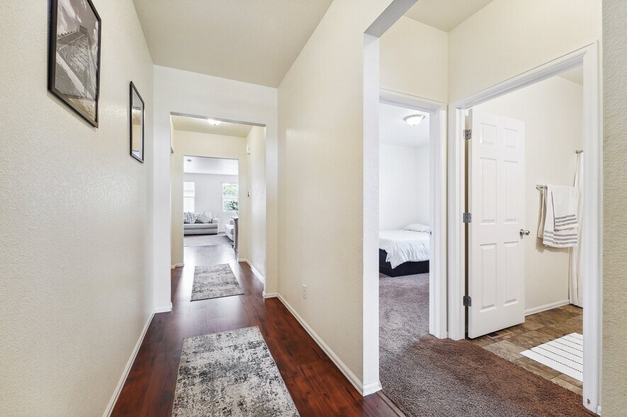 Building Photo - 166 Gem Way