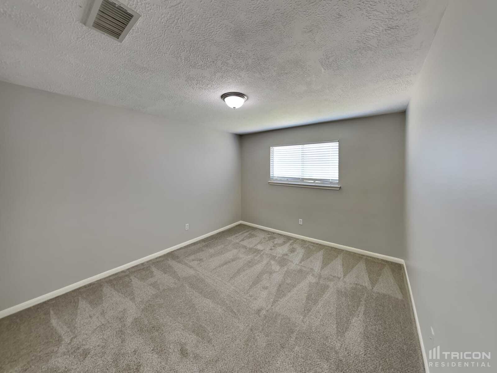 Building Photo - 12094 La Salle Oaks