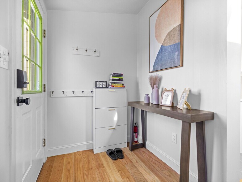 Building Photo - 110 Glen St