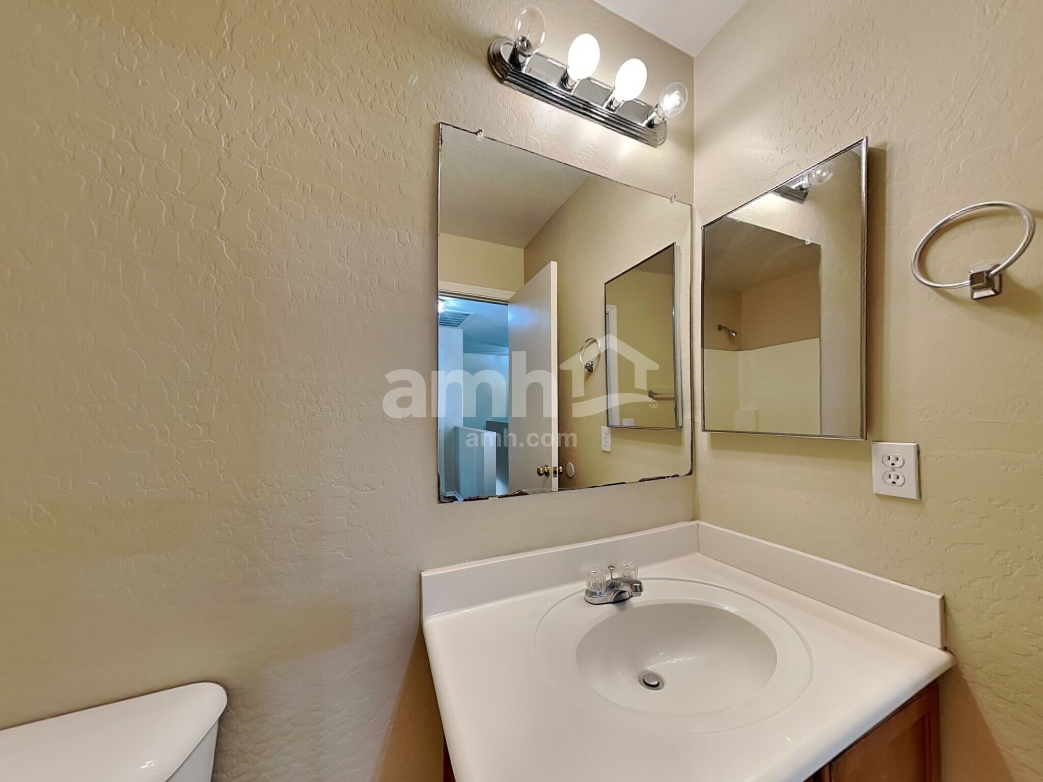 Building Photo - 3219 W Saint Anne Ave