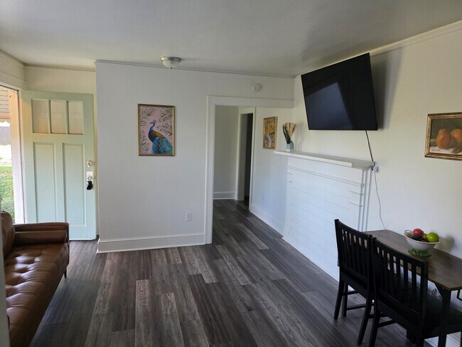 Building Photo - 539 Woodruff Rd