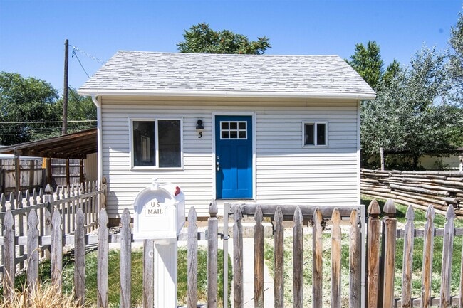 Building Photo - 5 Wallace St