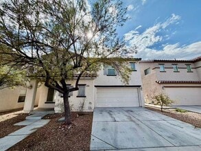 Building Photo - Beautiful two-story home featuring 3 bedrooms, 2.5 bathrooms