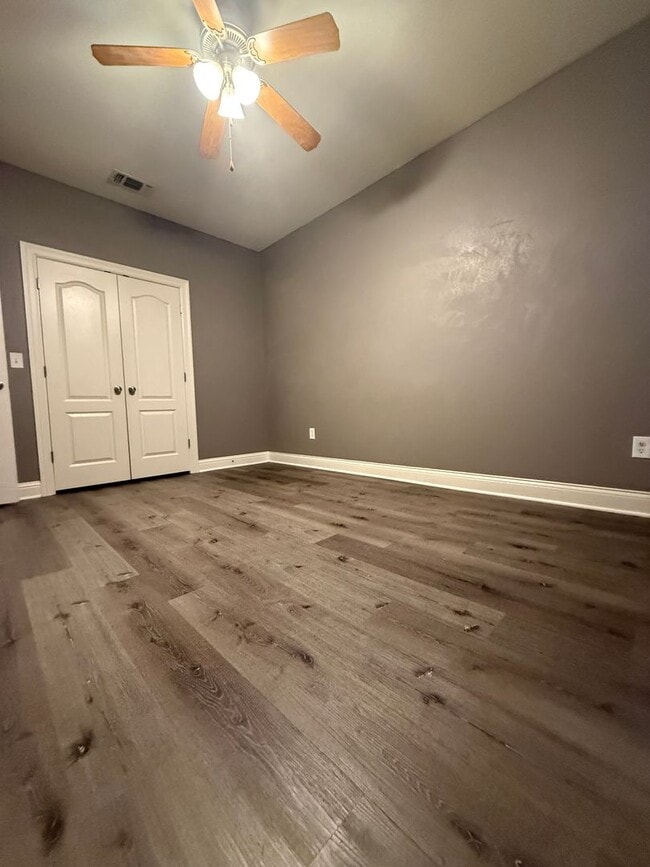 Building Photo - Beautiful 4 bedroom 2 bath home centrally located for added convenience
