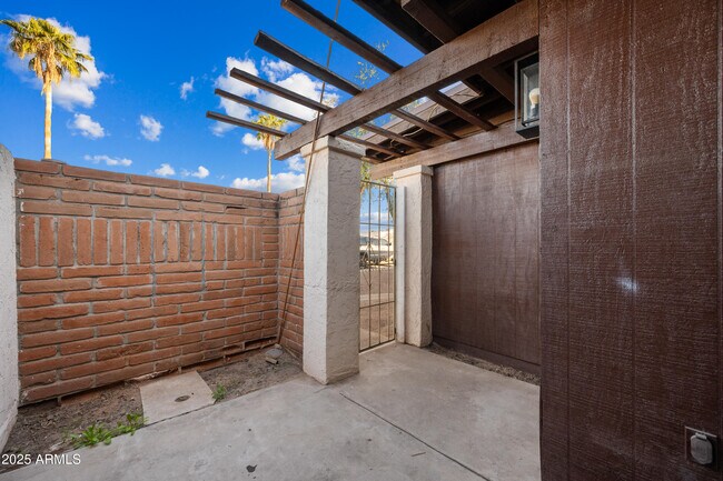 Building Photo - 503 W Pebble Beach Dr