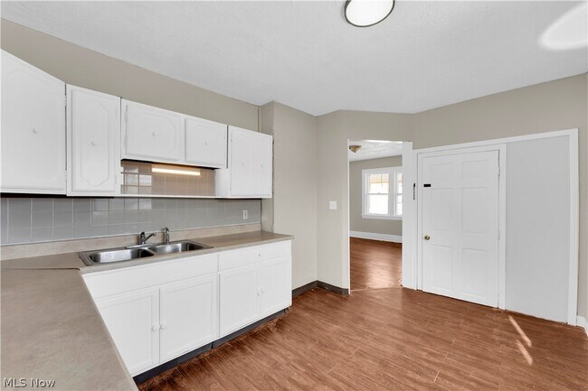 Building Photo - 3519 W 100th St